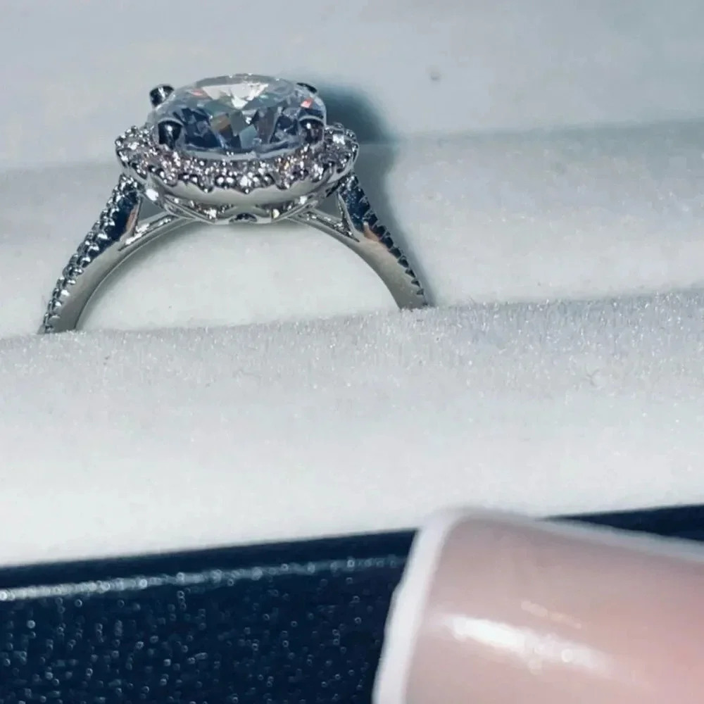 NORDSTROM JEWELRY BEAUTIFUL BRILLIANT 4CTW HALO STERLING PLATED CZ. RING SIZE 8 - Picture 6 of 16